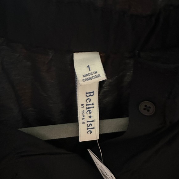 Torrid Belle Isle Black Rayon Nylon SS Popover Top Size 1X 14 16 NWT - Picture 4 of 13